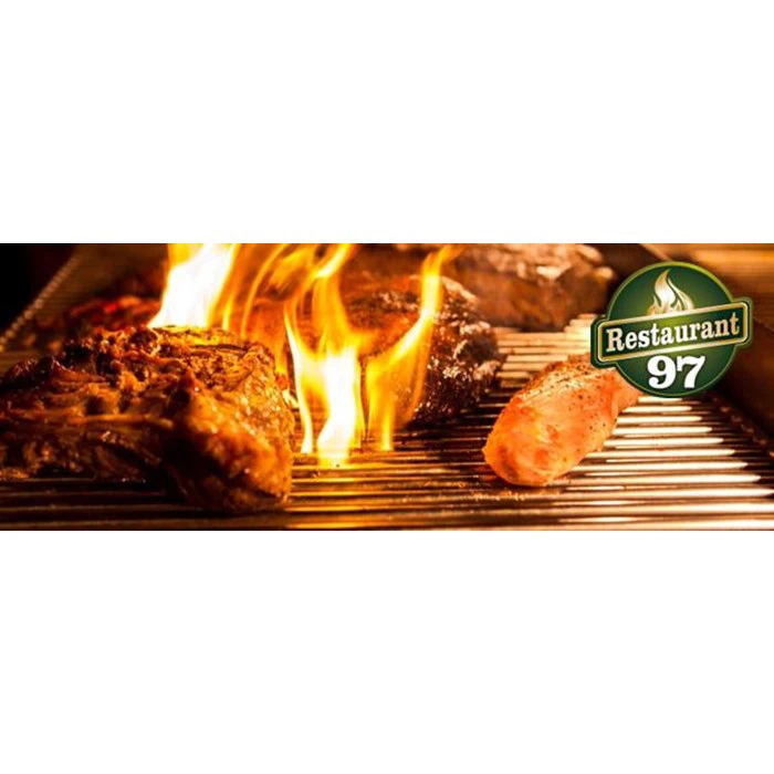 Kød grilles over åben ild på en grill, med et Restaurant 97-logo i øverste højre hjørne.